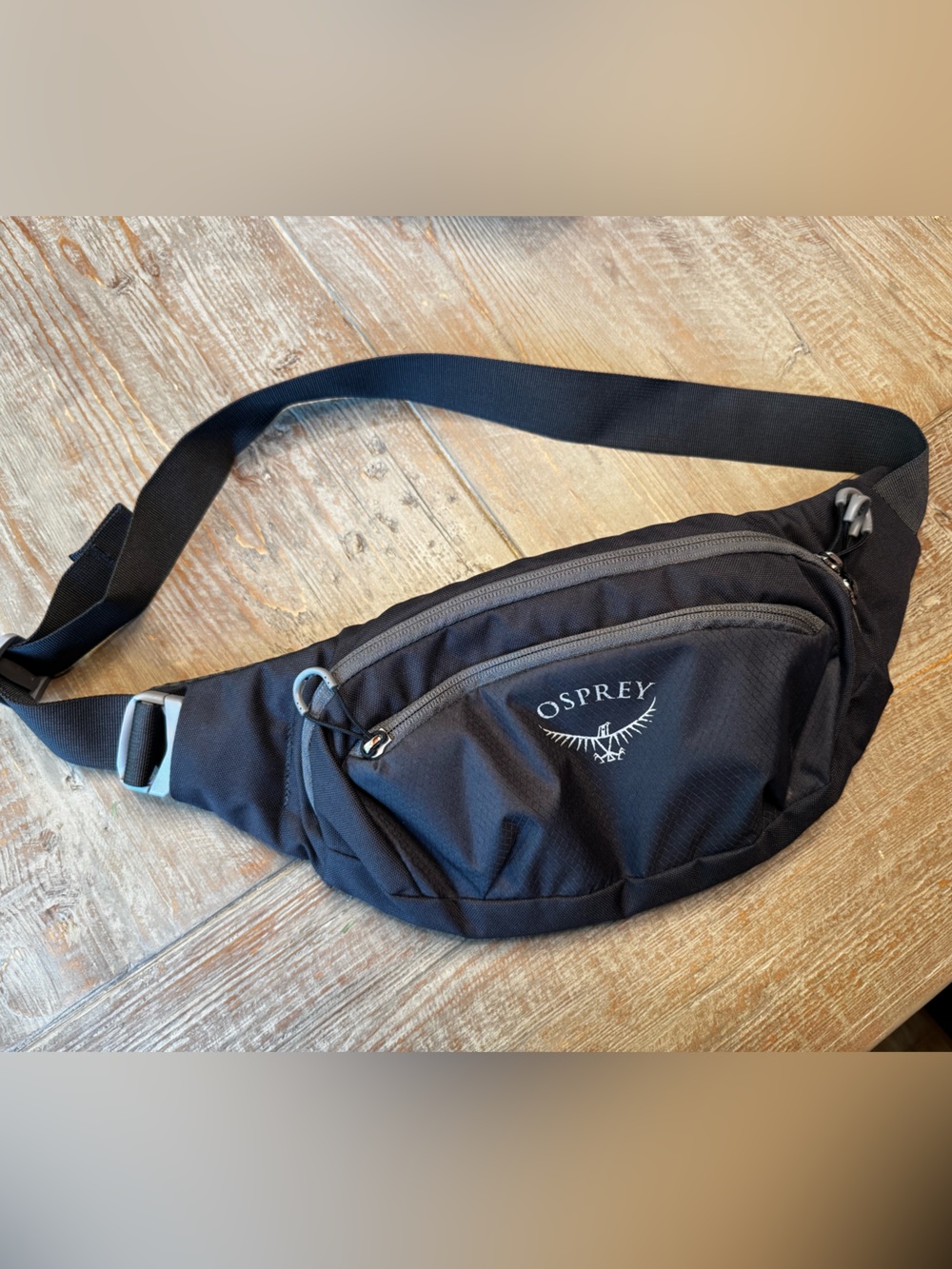 NWOT - OSPREY Daylite Black Waist Pack with Light Gray Accents